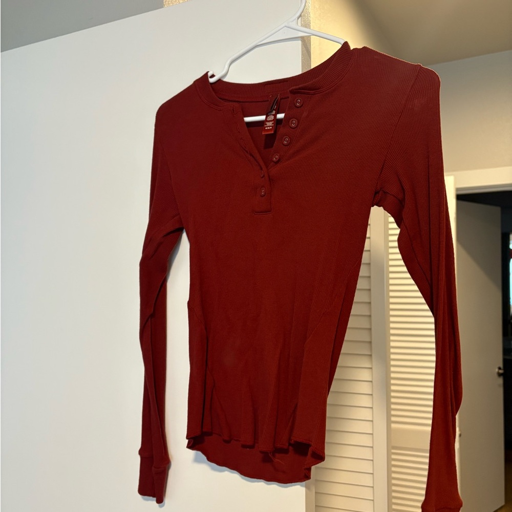 Skims Women's Red Henley Top M